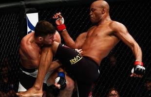 Spider voltou ao UFC com rev�s. Brasileiro chegou a derrubar Bisping com uma joelhada, achou que tinha vencido por nocaute, mas round havia encerrado. No fim, brasileiro acabou perdendo luta por pontos 