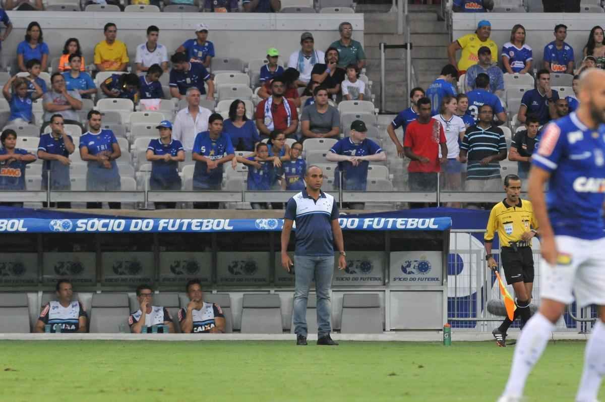 Cruzeiro e Amrica ficaram no empate, e permitiriam a chegada do Uberlndia  liderana