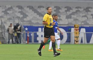 Cruzeiro e Amrica ficaram no empate, e permitiriam a chegada do Uberlndia  liderana
