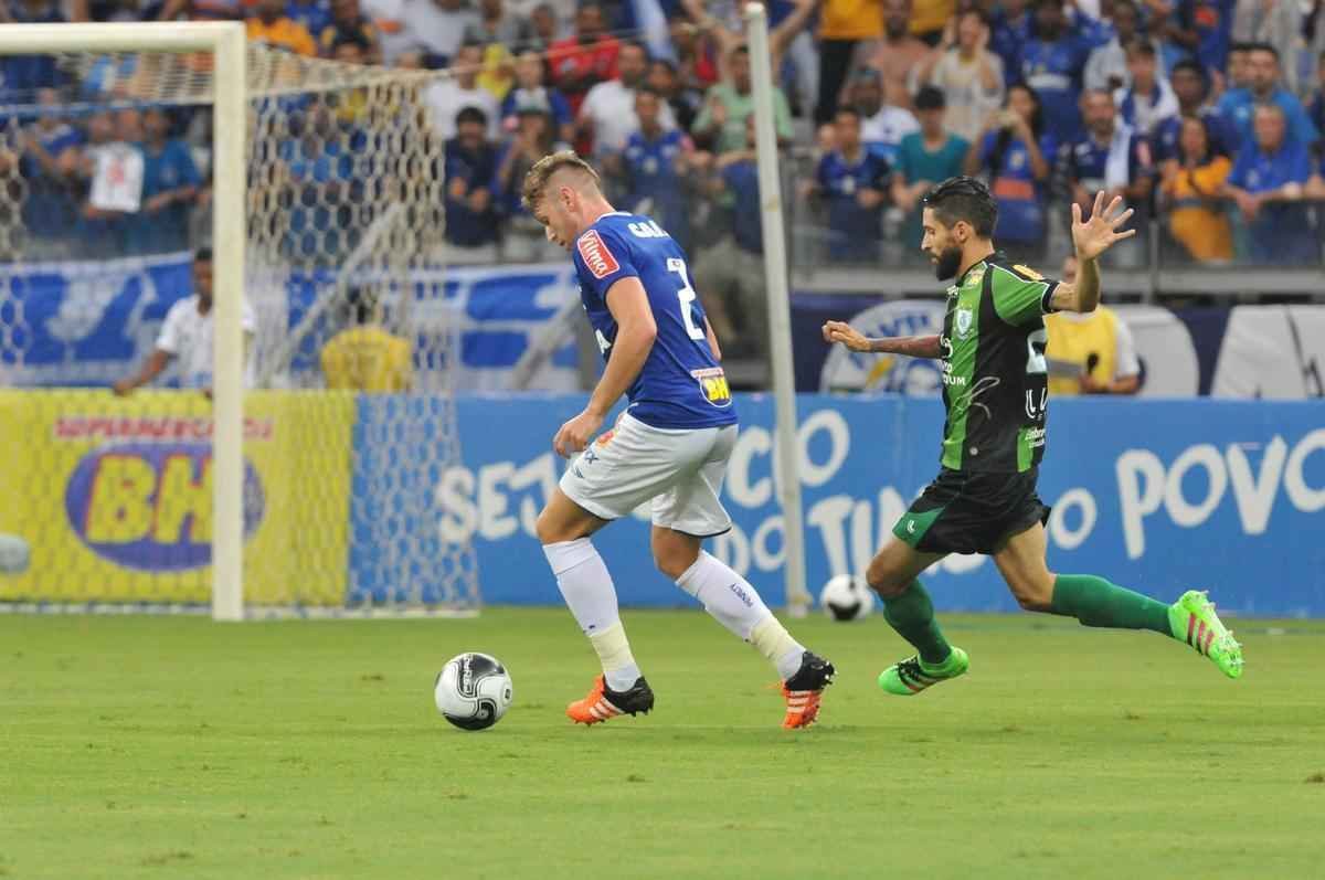 Cruzeiro e Amrica ficaram no empate, e permitiriam a chegada do Uberlndia  liderana