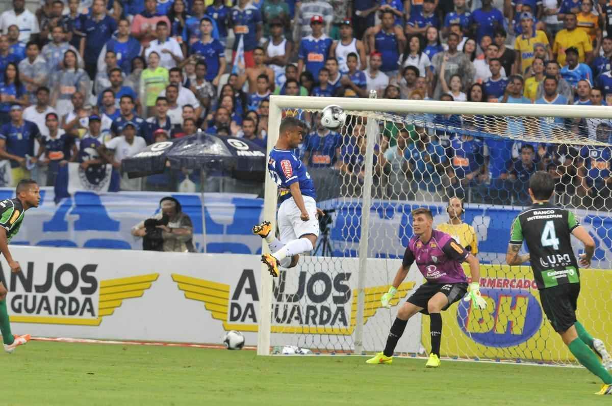 Cruzeiro e Amrica ficaram no empate, e permitiriam a chegada do Uberlndia  liderana