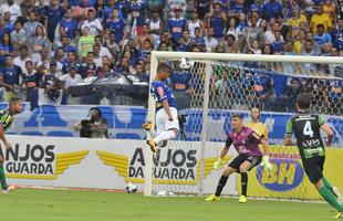 Cruzeiro e Amrica ficaram no empate, e permitiriam a chegada do Uberlndia  liderana