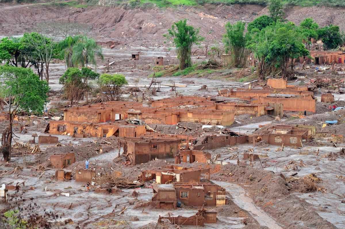 Cruzeiro e Amrica ficaram no empate, e permitiriam a chegada do Uberlndia  liderana