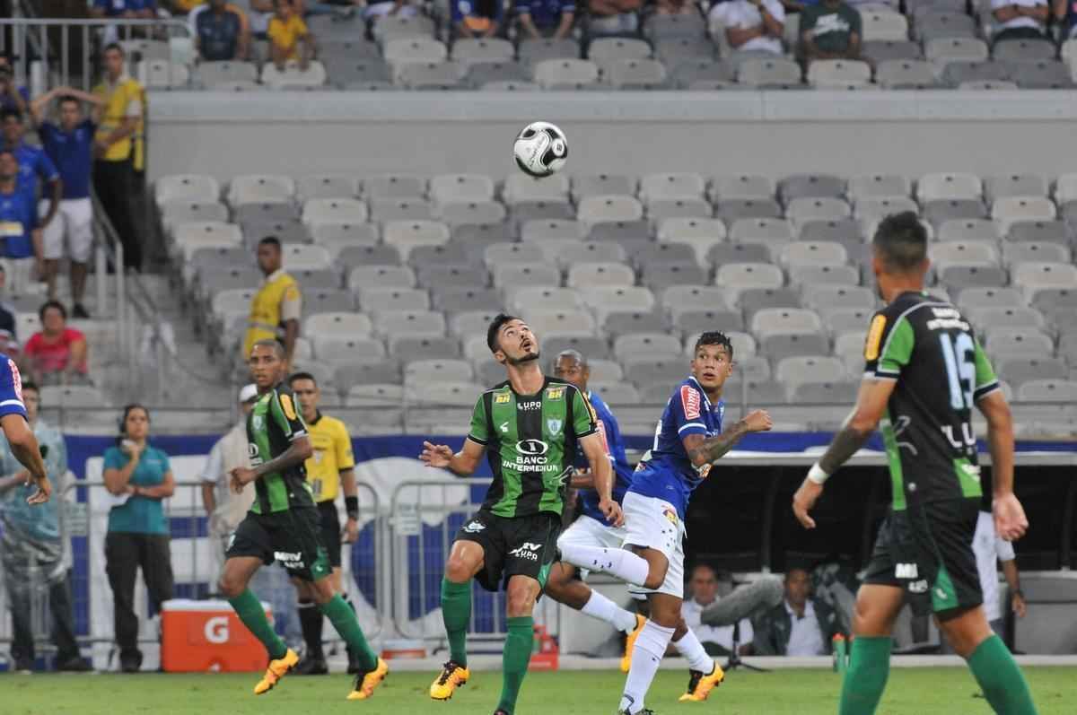 Cruzeiro e Amrica ficaram no empate, e permitiriam a chegada do Uberlndia  liderana