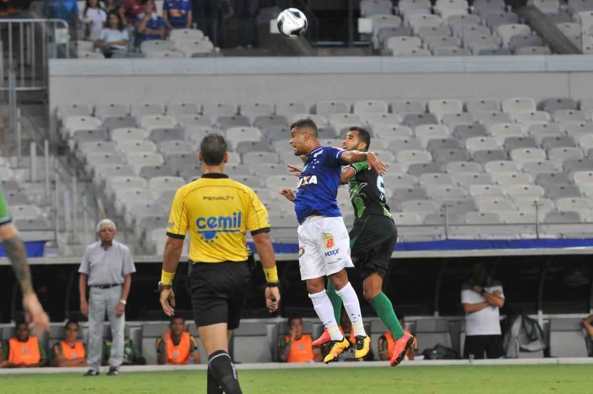 Cruzeiro e Amrica ficaram no empate, e permitiriam a chegada do Uberlndia  liderana