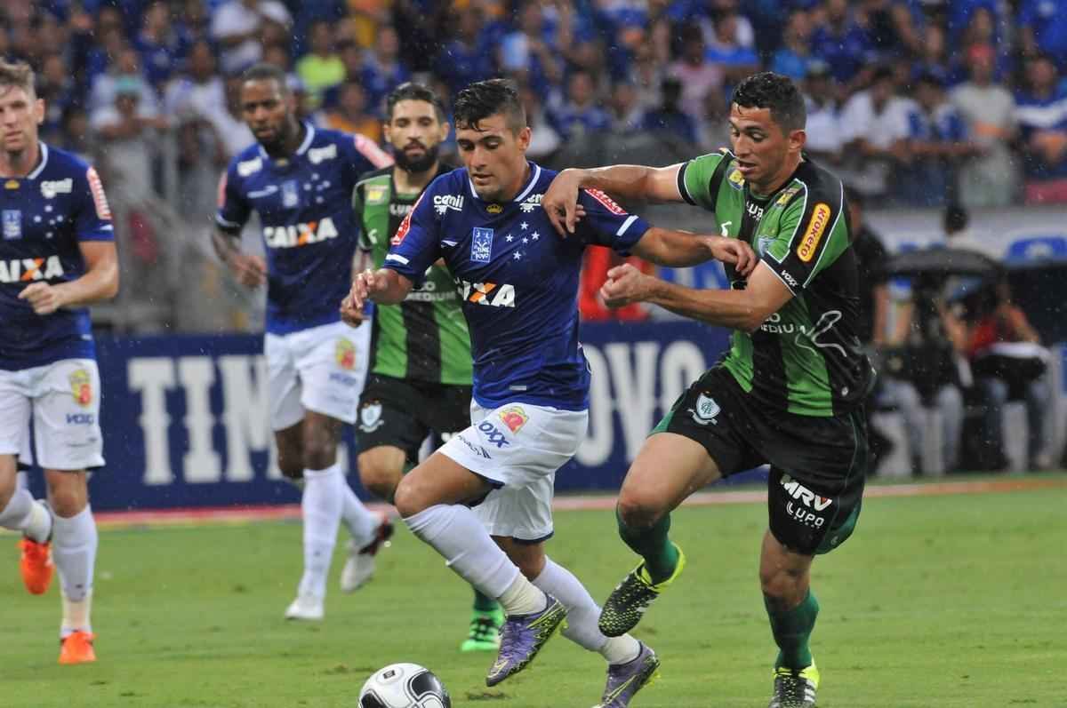 Cruzeiro e Amrica ficaram no empate, e permitiriam a chegada do Uberlndia  liderana