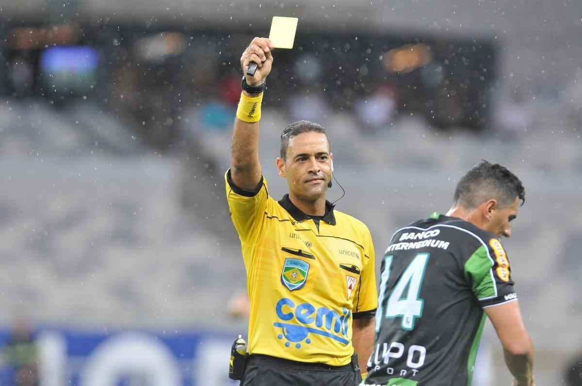 Cruzeiro e Amrica ficaram no empate, e permitiriam a chegada do Uberlndia  liderana