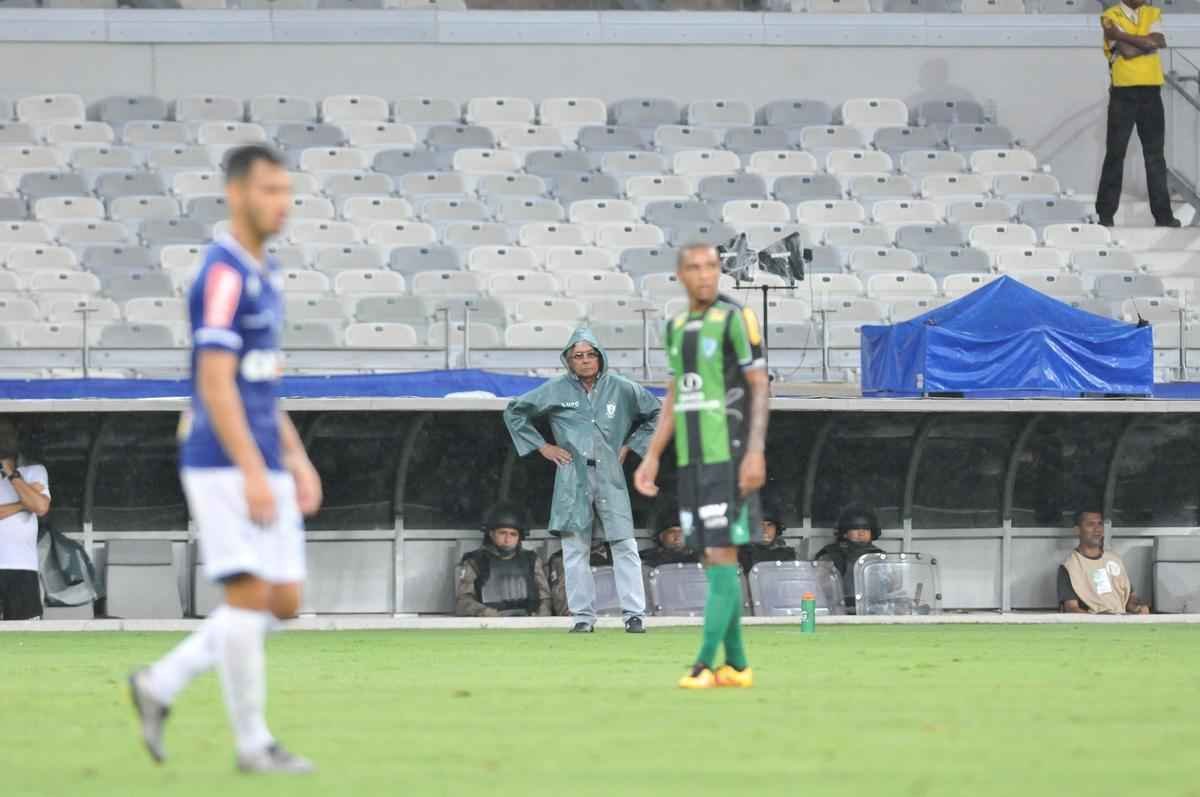 Cruzeiro e Amrica ficaram no empate, e permitiriam a chegada do Uberlndia  liderana