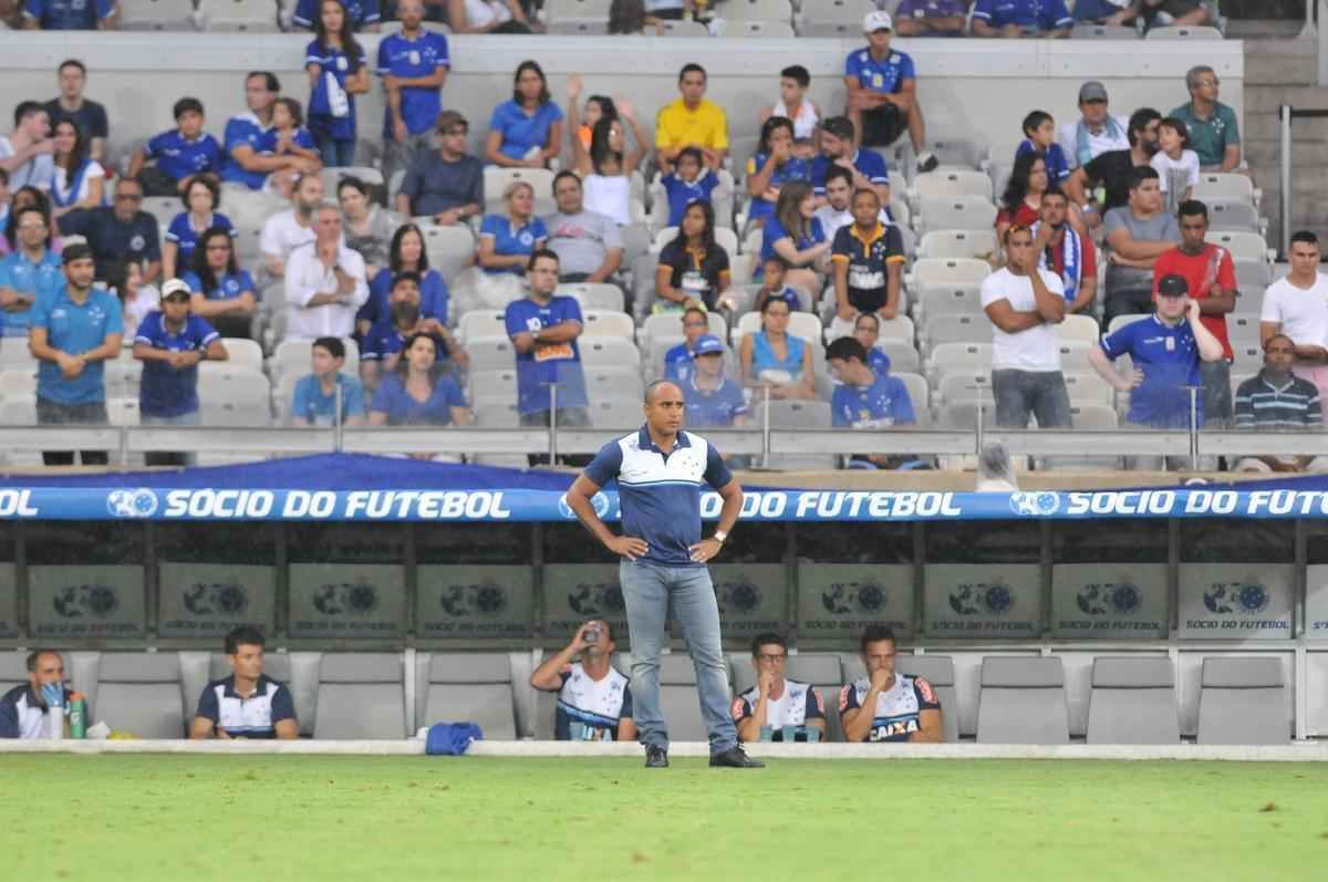 Cruzeiro e Amrica ficaram no empate, e permitiriam a chegada do Uberlndia  liderana