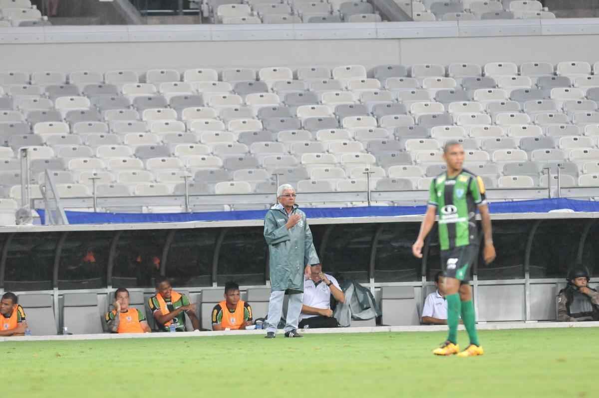 Cruzeiro e Amrica ficaram no empate, e permitiriam a chegada do Uberlndia  liderana