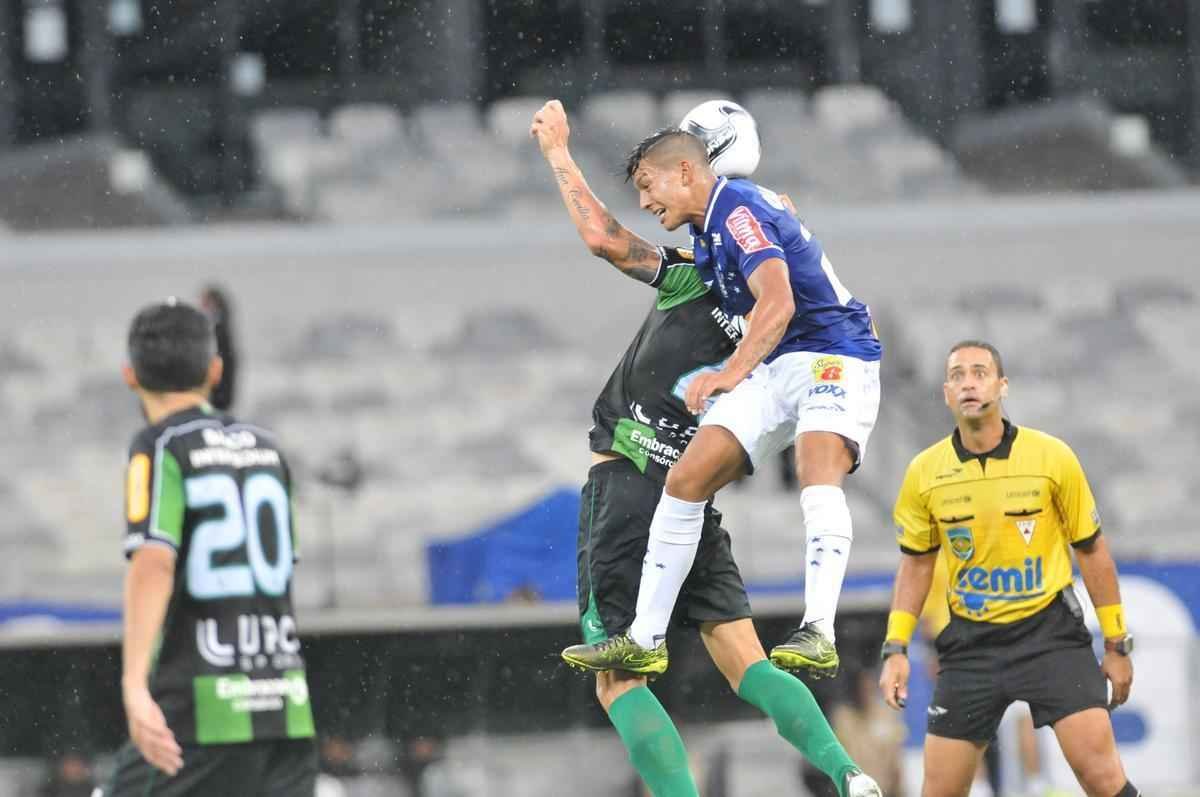 Cruzeiro e Amrica ficaram no empate, e permitiriam a chegada do Uberlndia  liderana