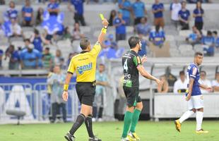 Cruzeiro e Amrica ficaram no empate, e permitiriam a chegada do Uberlndia  liderana