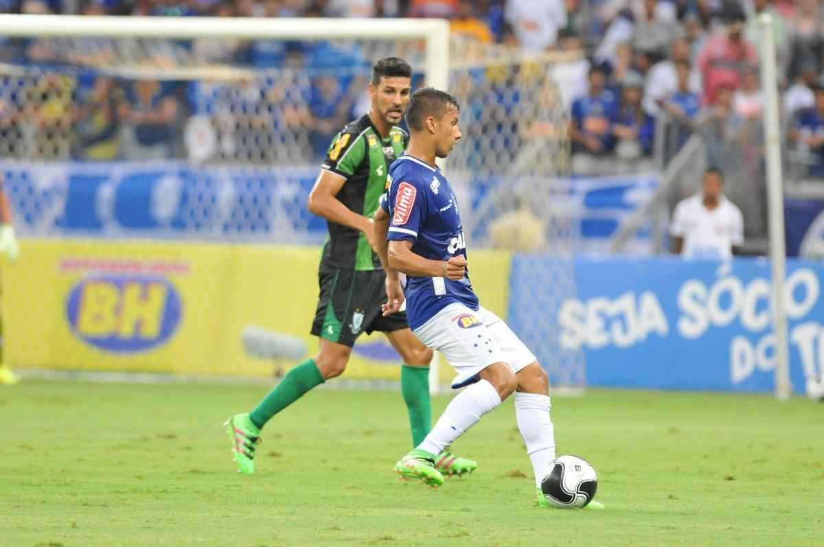 Cruzeiro e Amrica ficaram no empate, e permitiriam a chegada do Uberlndia  liderana