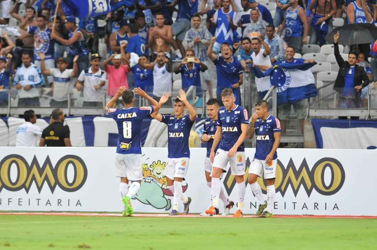 Arrascaeta marcou o gol do Cruzeiro aos 43 do primeiro tempo