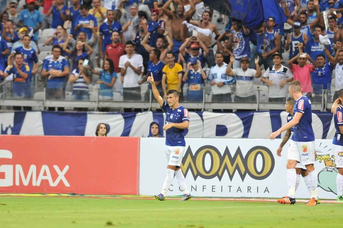 Arrascaeta marcou o gol do Cruzeiro aos 43 do primeiro tempo
