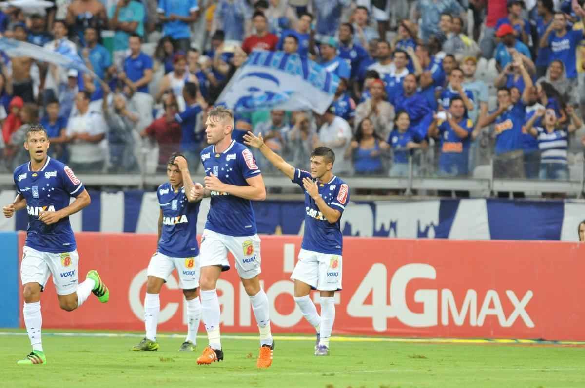 Arrascaeta marcou o gol do Cruzeiro aos 43 do primeiro tempo