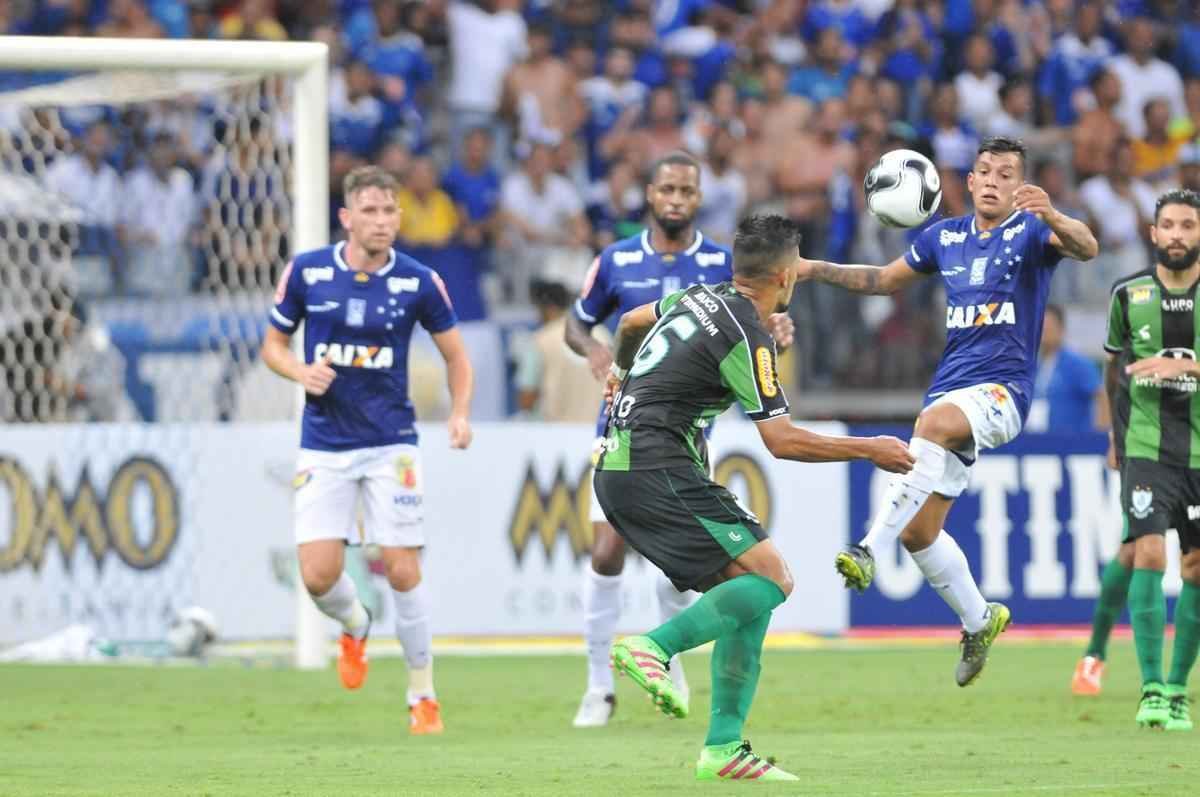 Cruzeiro e Amrica ficaram no empate, e permitiriam a chegada do Uberlndia  liderana