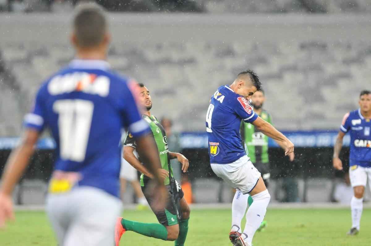 Cruzeiro e Amrica ficaram no empate, e permitiriam a chegada do Uberlndia  liderana