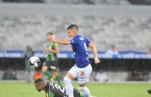 Cruzeiro e Amrica ficaram no empate, e permitiriam a chegada do Uberlndia  liderana