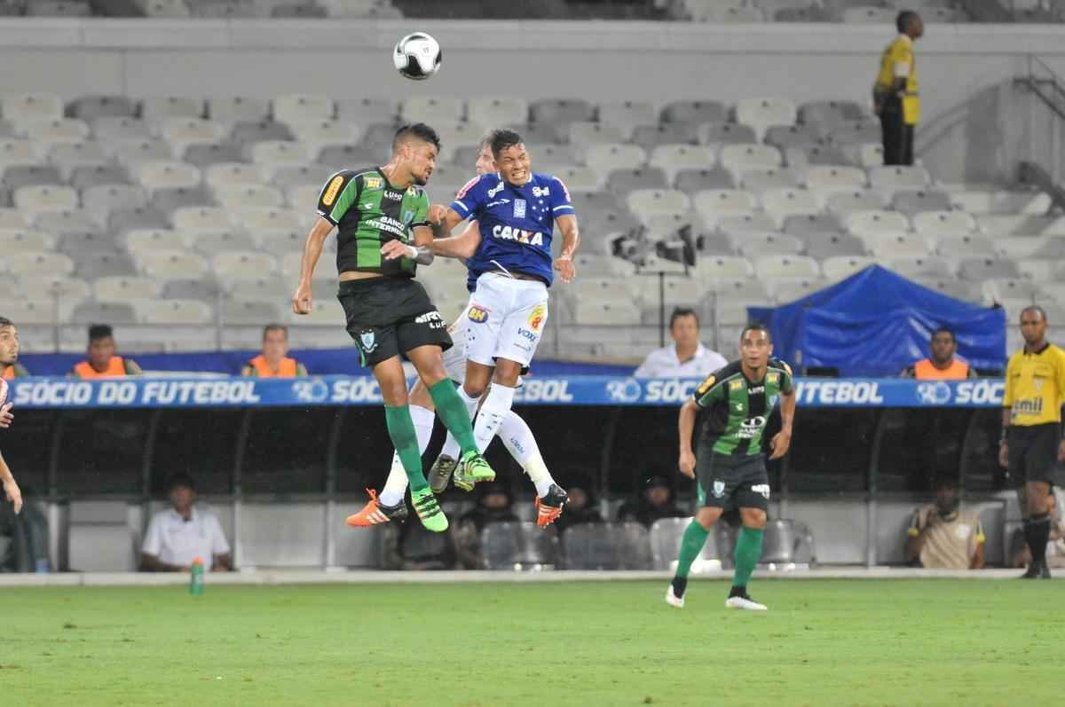Cruzeiro e Amrica ficaram no empate, e permitiriam a chegada do Uberlndia  liderana