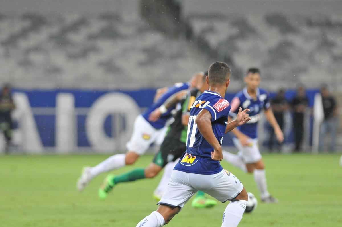 Cruzeiro e Amrica ficaram no empate, e permitiriam a chegada do Uberlndia  liderana