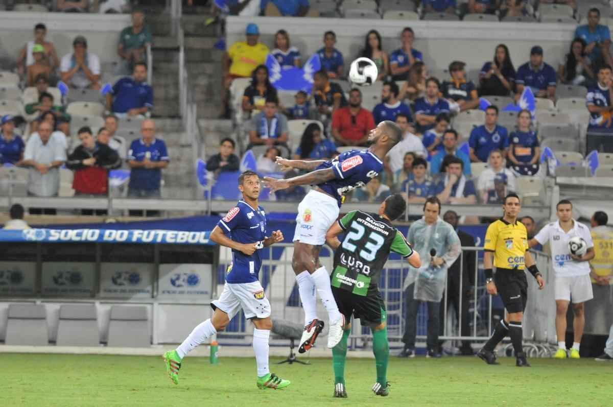Cruzeiro e Amrica ficaram no empate, e permitiriam a chegada do Uberlndia  liderana