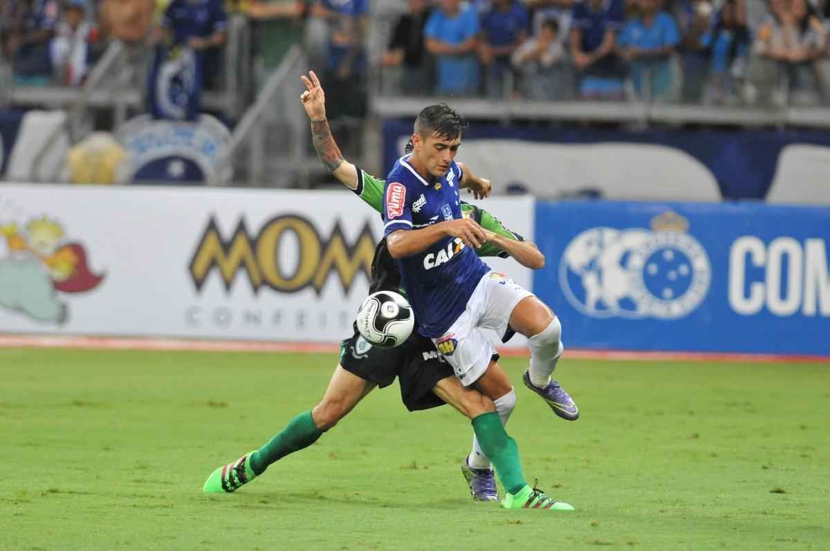 Cruzeiro e Amrica ficaram no empate, e permitiriam a chegada do Uberlndia  liderana