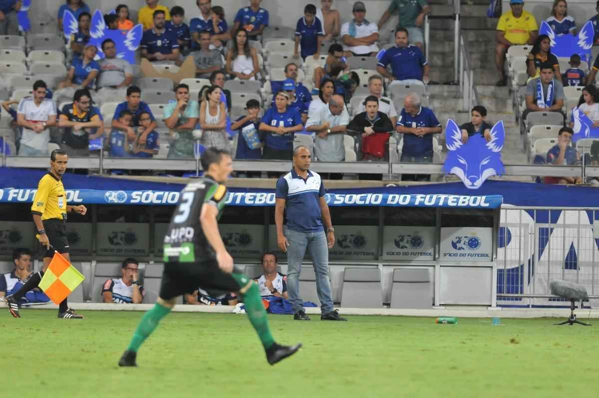 Cruzeiro e Amrica ficaram no empate, e permitiriam a chegada do Uberlndia  liderana