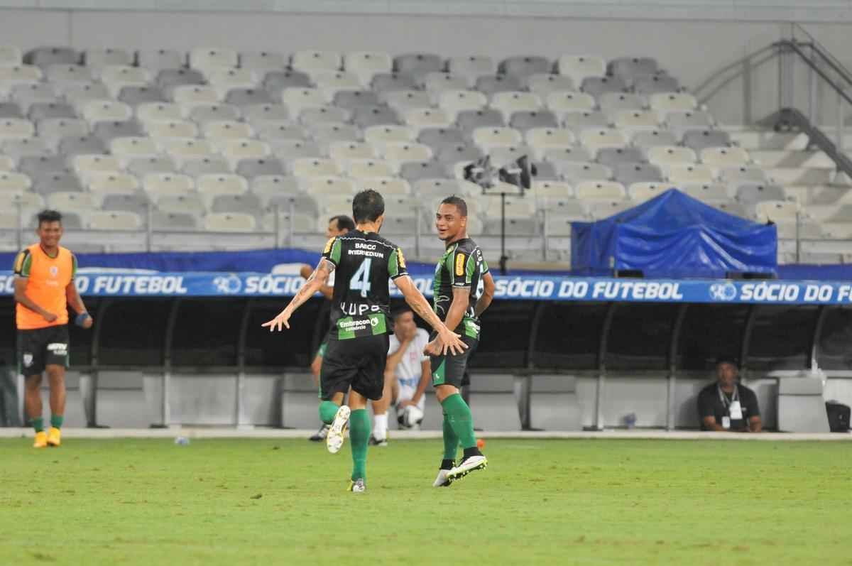 Bryan marcou o gol de empate do Amrica aos 46 do segundo tempo