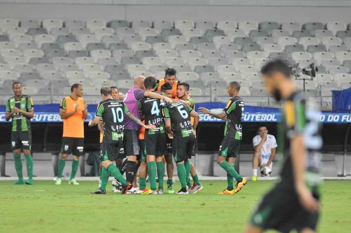 Bryan marcou o gol de empate do Amrica aos 46 do segundo tempo