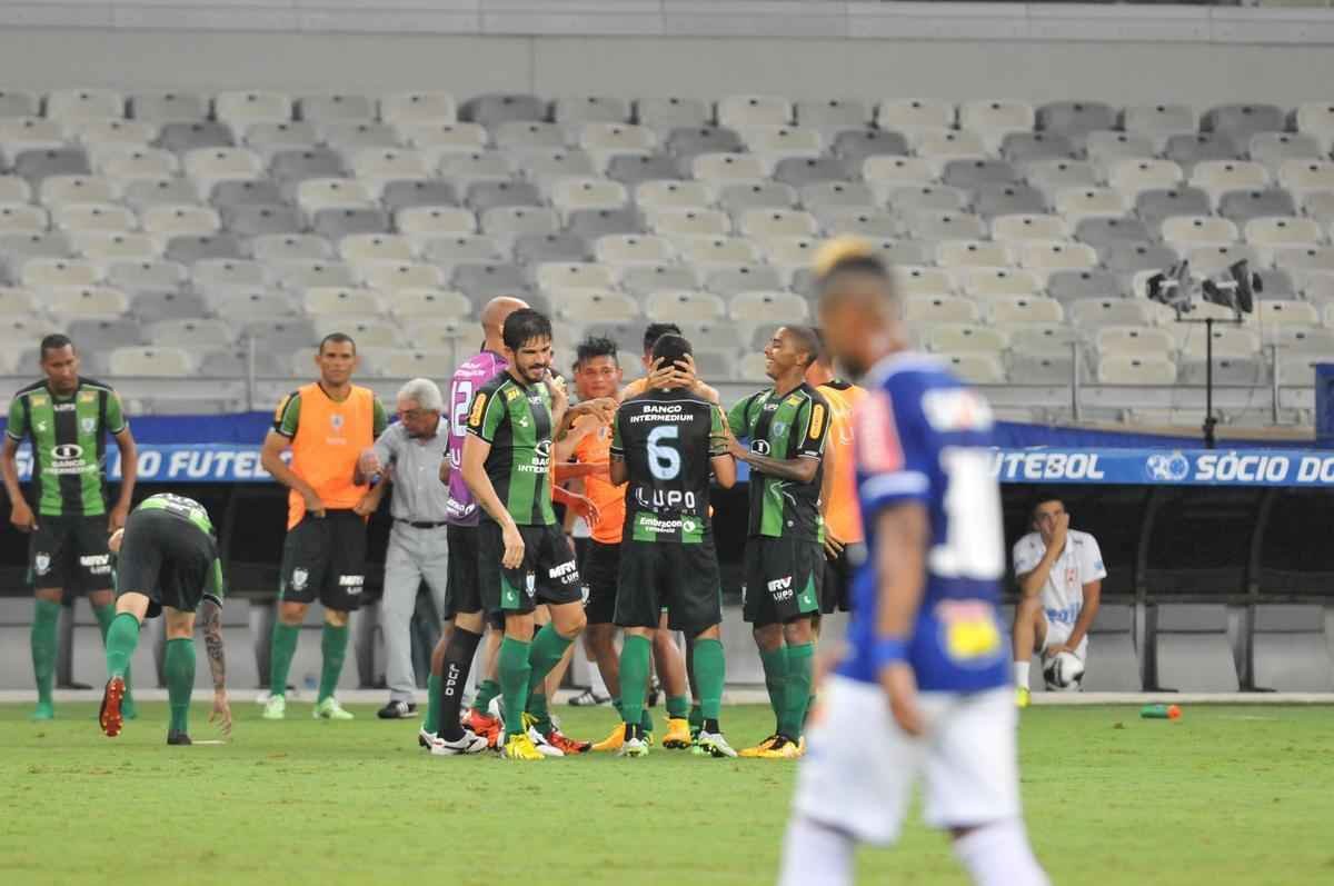 Bryan marcou o gol de empate do Amrica aos 46 do segundo tempo