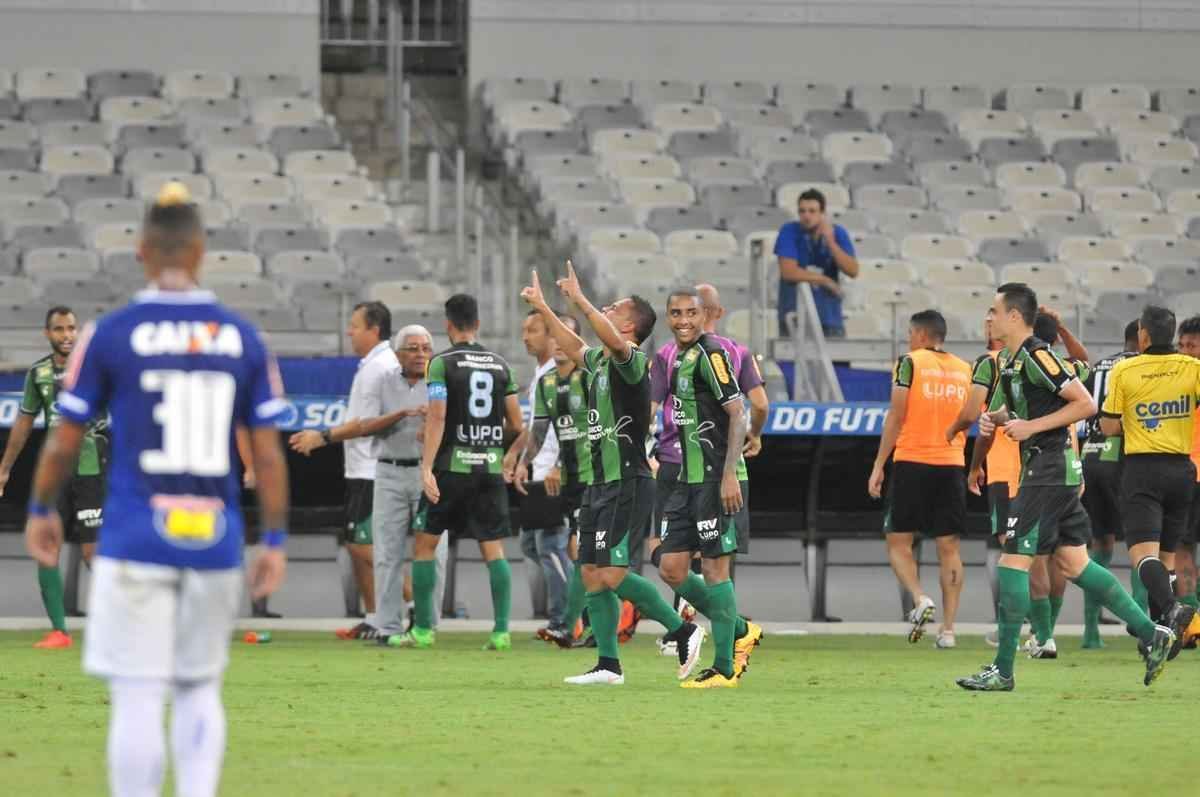 Bryan marcou o gol de empate do Amrica aos 46 do segundo tempo