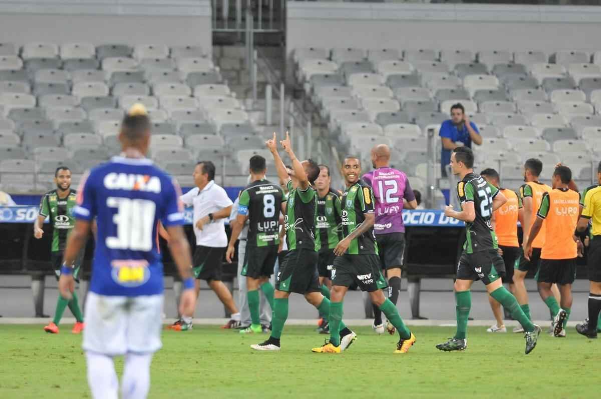 Bryan marcou o gol de empate do Amrica aos 46 do segundo tempo