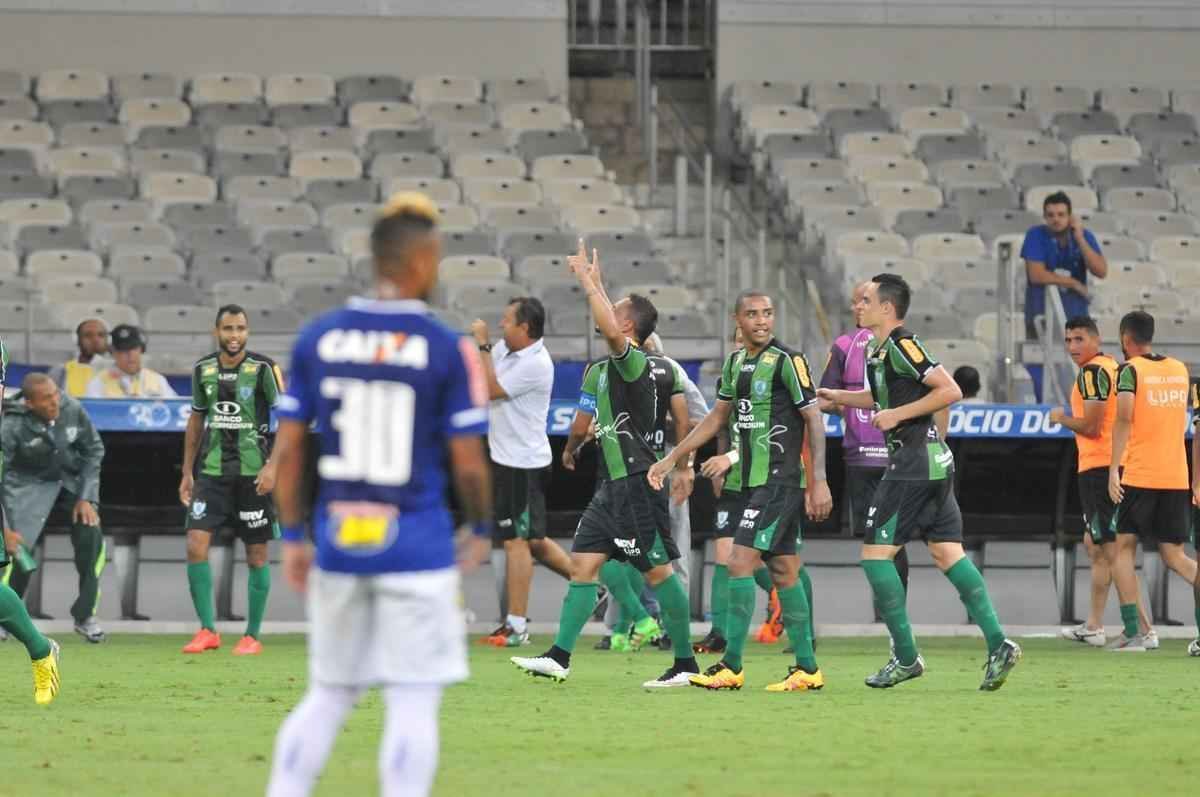 Bryan marcou o gol de empate do Amrica aos 46 do segundo tempo