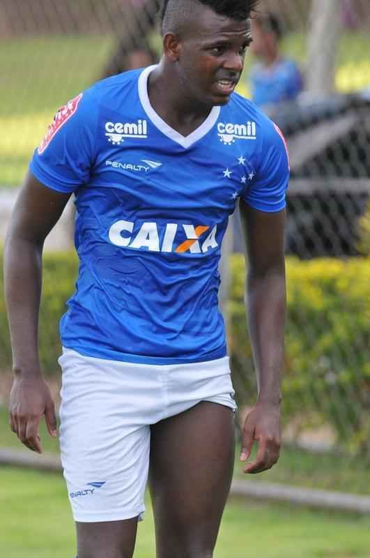 Marcos Vincius sentiu incmodo na coxa direita durante jogo-treino contra o Nutico-RR