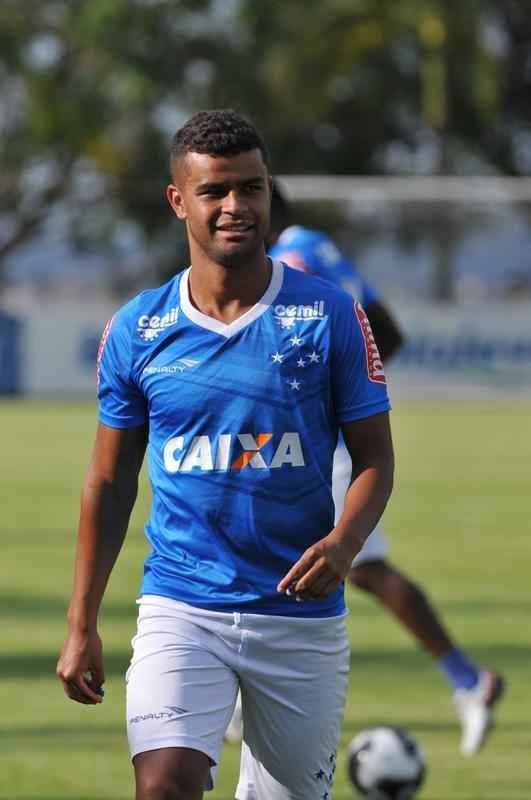 Alisson durante trabalho regenerativo na Toca da Raposa II