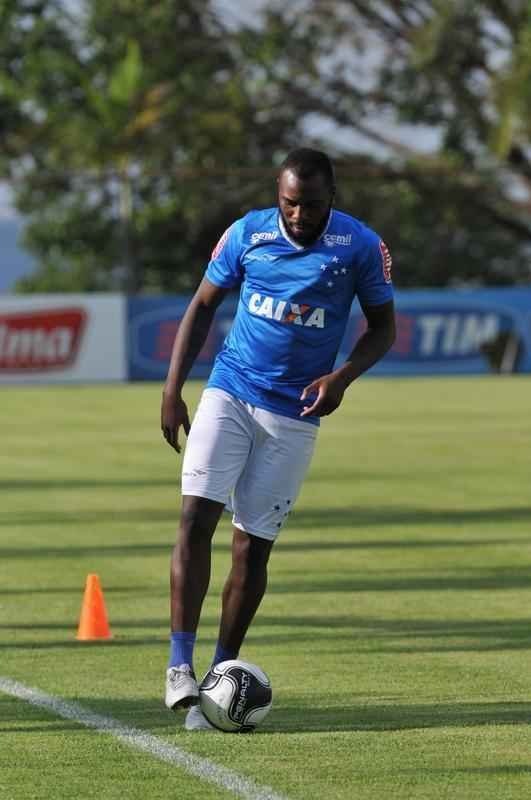 Lateral-direito Mayke e o zagueiro Manoel (foto) foram liberados pelo departamento mdico e iniciaram o processo de recuperao fsica no centro de treinamento cruzeirense.