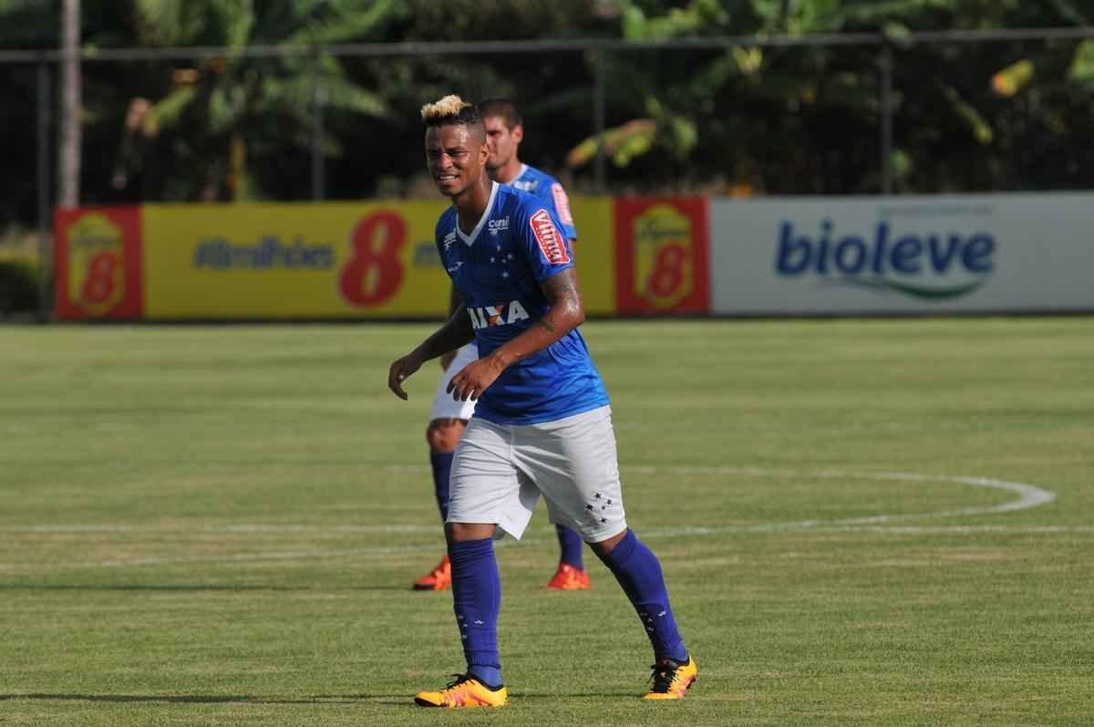 Enquanto os titulares fizeram atividade regenerativa, os reservas derrotaram o Nutico-RR, por 3 a 0. Ariel Cabral, Bruno Nazrio e Douglas Coutinho anotaram os gols do time celeste.