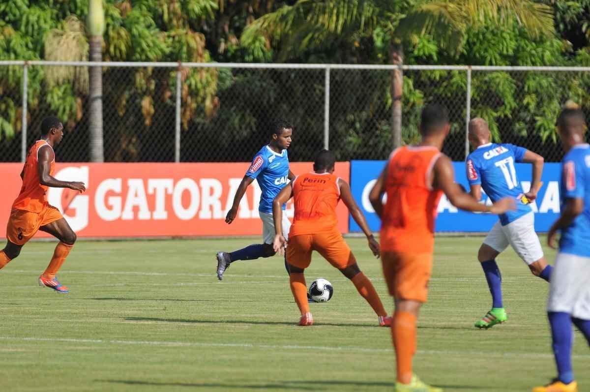 Enquanto os titulares fizeram atividade regenerativa, os reservas derrotaram o Nutico-RR, por 3 a 0. Ariel Cabral, Bruno Nazrio e Douglas Coutinho anotaram os gols do time celeste.