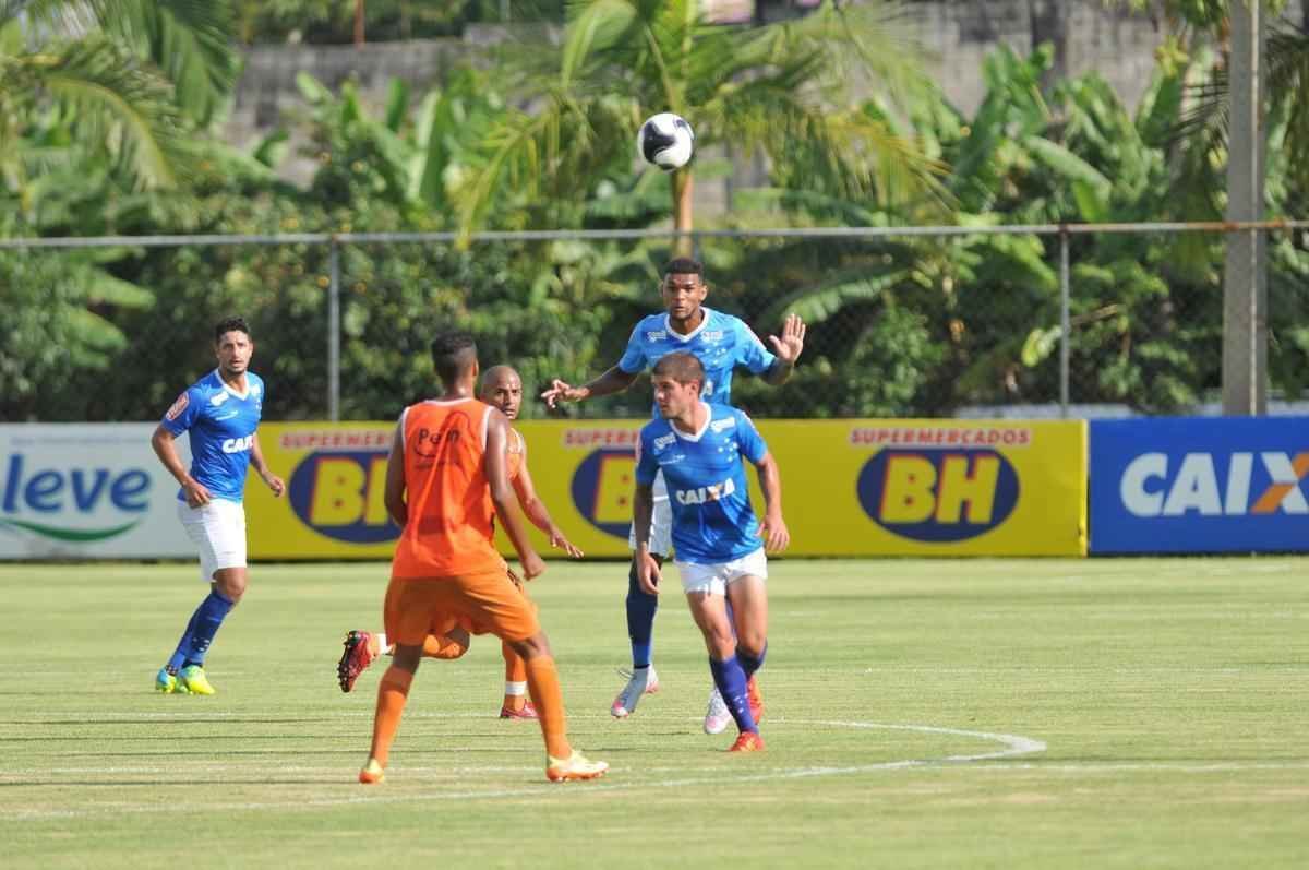 Enquanto os titulares fizeram atividade regenerativa, os reservas derrotaram o Nutico-RR, por 3 a 0. Ariel Cabral, Bruno Nazrio e Douglas Coutinho anotaram os gols do time celeste.