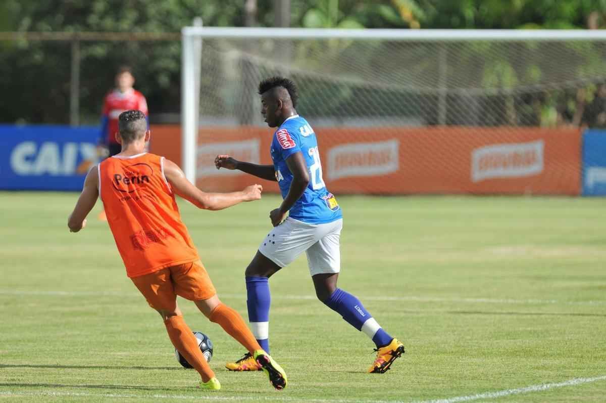 Enquanto os titulares fizeram atividade regenerativa, os reservas derrotaram o Nutico-RR, por 3 a 0. Ariel Cabral, Bruno Nazrio e Douglas Coutinho anotaram os gols do time celeste.