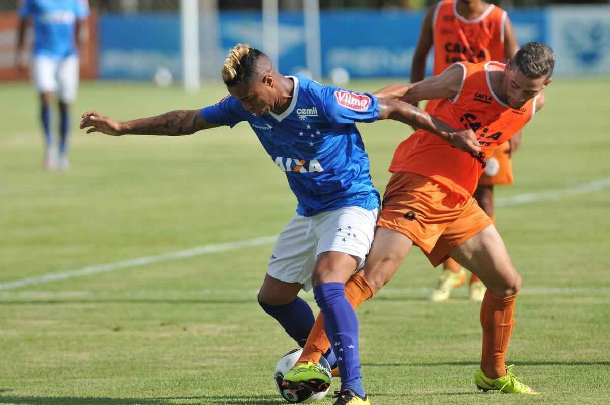 Enquanto os titulares fizeram atividade regenerativa, os reservas derrotaram o Nutico-RR, por 3 a 0. Ariel Cabral, Bruno Nazrio e Douglas Coutinho anotaram os gols do time celeste.