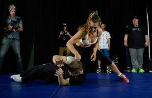 Treino aberto do UFC 196 - A bela Miesha Tate em ao