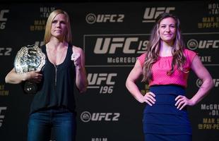 Media Day do UFC 196 - Holly Holm, com o cinturo, e Miesha Tate