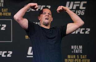 Media Day do UFC 196 - Nate Diaz, rival de Conor McGregor, faz pose