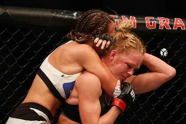 UFC 196, em Las Vegas - Miesha Tate surpreende Holly Holm e conquista o cinturo