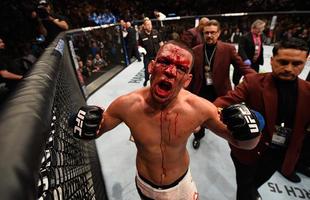 Nate Diaz vence Conor McGregor por finalizao na luta principal do UFC 196