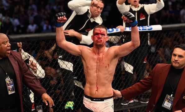 Nate Diaz vence Conor McGregor por finalizao na luta principal do UFC 196