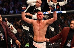 Nate Diaz vence Conor McGregor por finalizao na luta principal do UFC 196