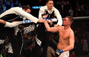 Nate Diaz vence Conor McGregor por finalizao na luta principal do UFC 196